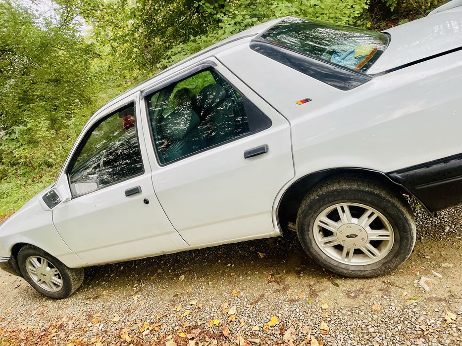 Продається автомобіль .