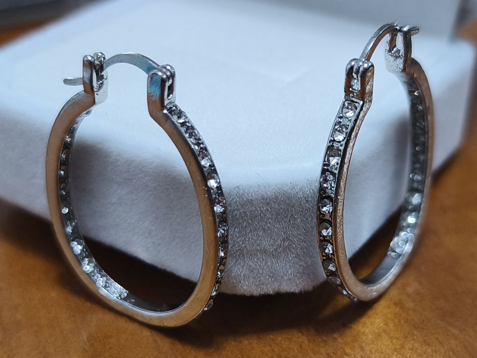 Brincos Oval com Brilhantes em Prata