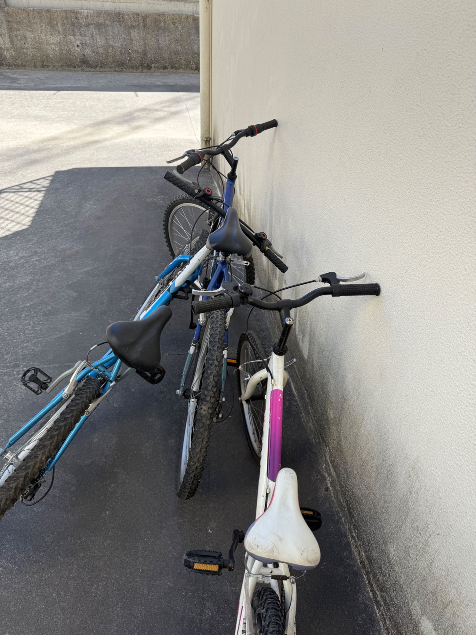 Bicicletas duas pouco uso