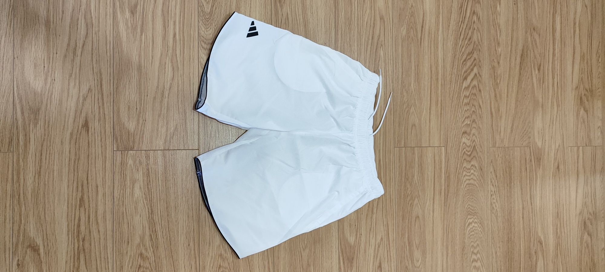 Calções brancos adidas