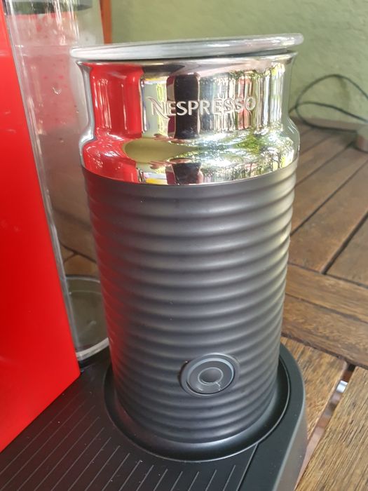 Ekspres Krups na kapsułki Nespresso ze spieniaczem