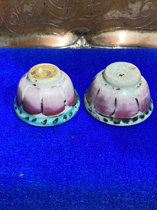 Tijelas porcelana Chinesa Séc XVIII Companhia das índias 4,4 cm diâm.