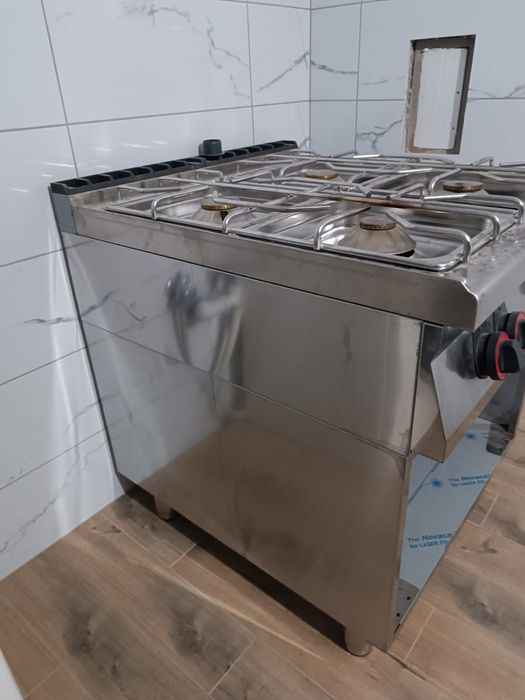 Kuchnia gastronomiczna gazowa 4-palnikowa z półką dolną REDFOX