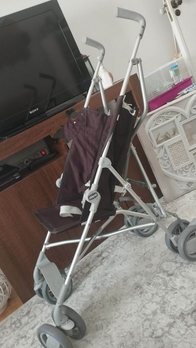 Carrinho de passeio bebé preto com capota * Chicco