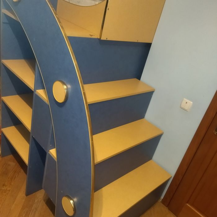 Двохярусне ліжко, дитячі меблі