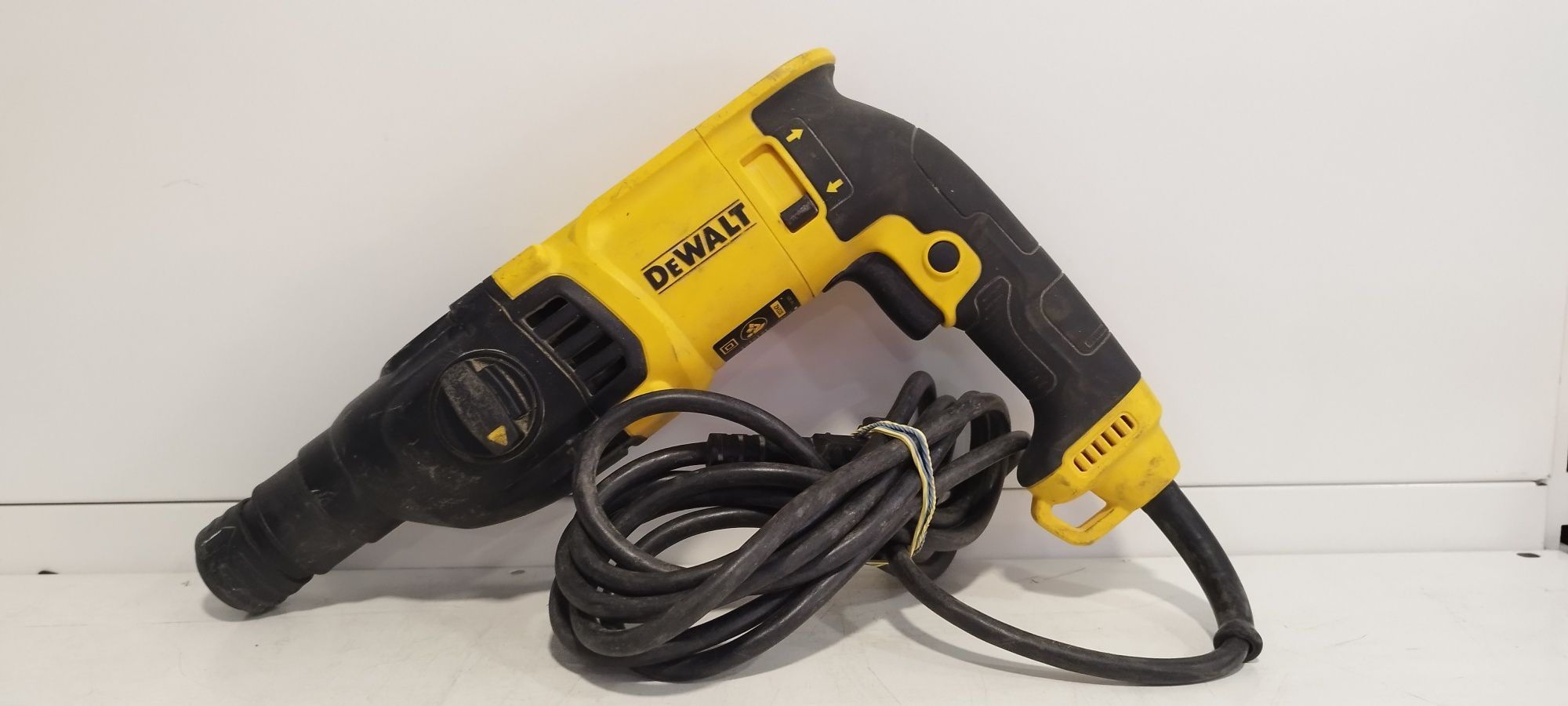 Продам перфоратор Dewalt D25133