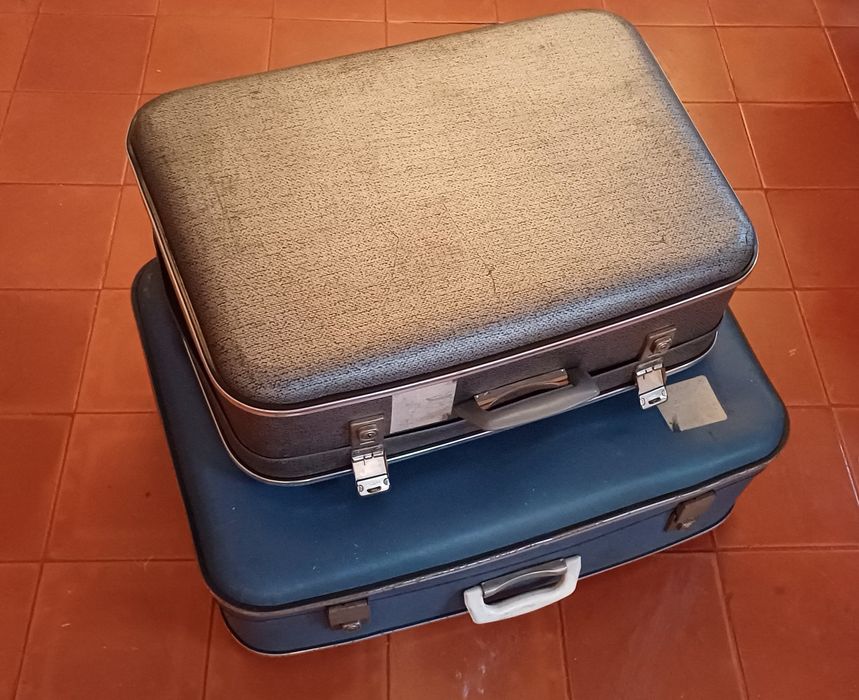Malas de viagem antigas para decoração