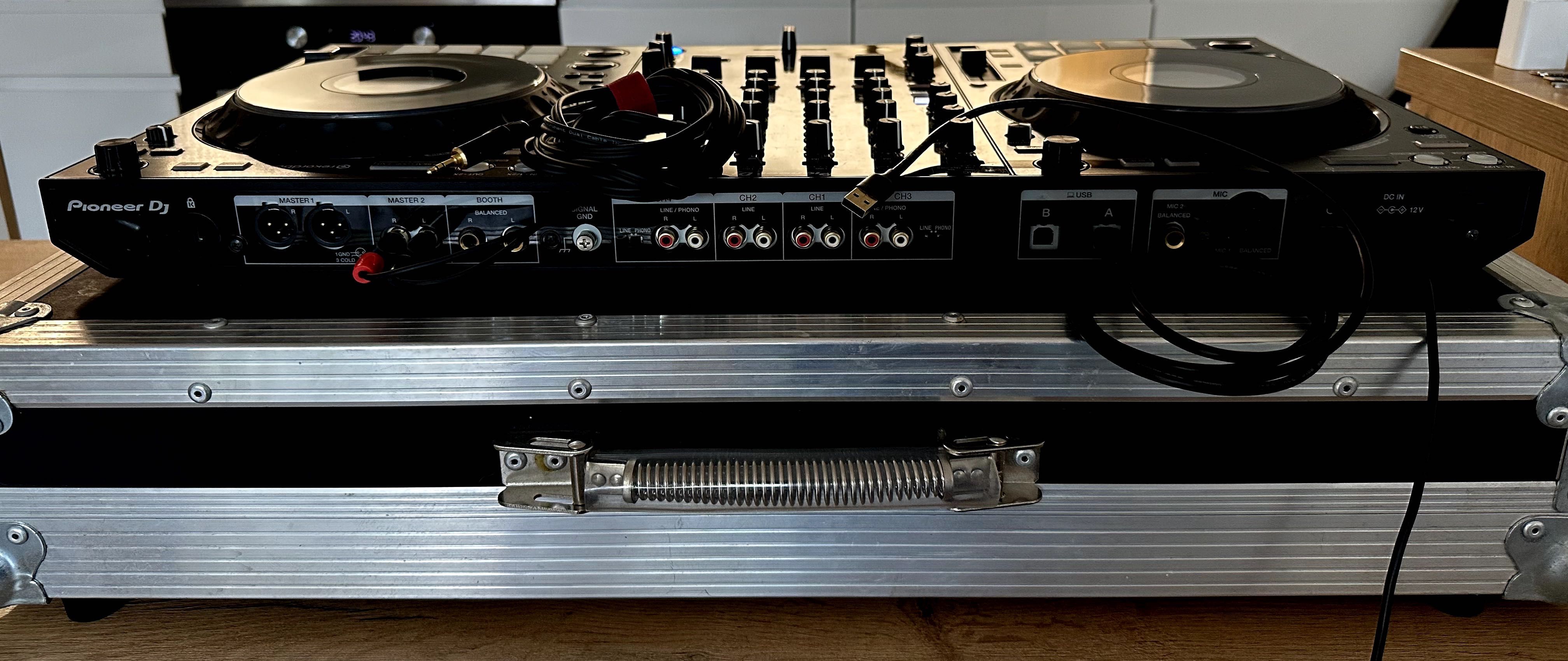 Kontroler DJ Pioneer DDJ-1000 + case + 2 kursy James Hype + kable