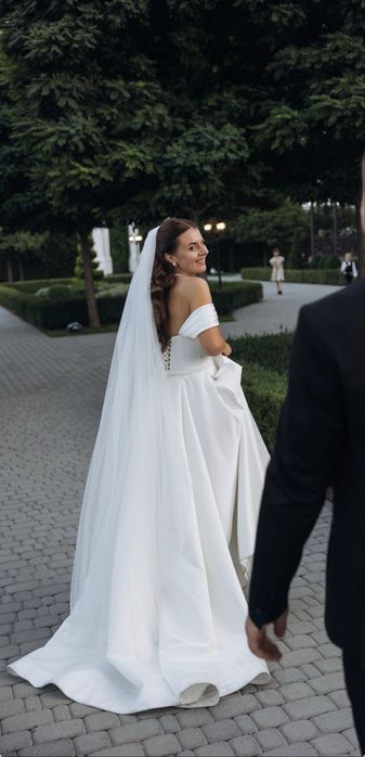 Продам весільну сукню