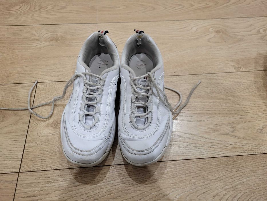 кросівки pull&bear 37 р/24 см білі