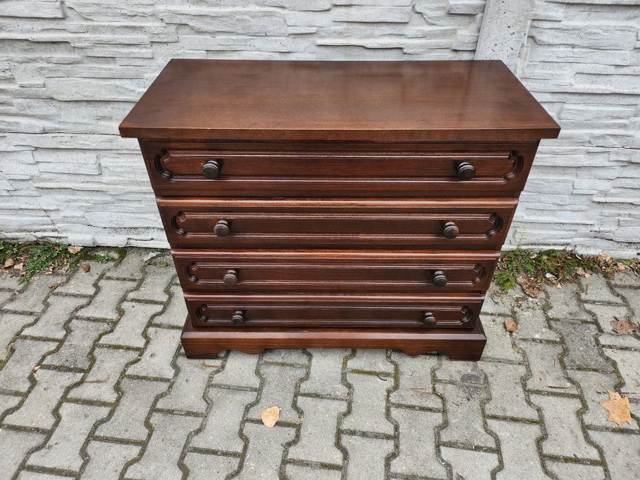 Zgrabna komoda dębowa. .