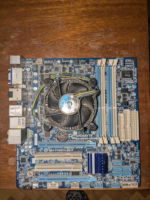 материнська плата GIGABYTE GA-H55M-UD2H б/у з процесором, HDMI