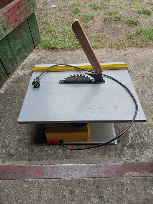 Piła stołowa 220w