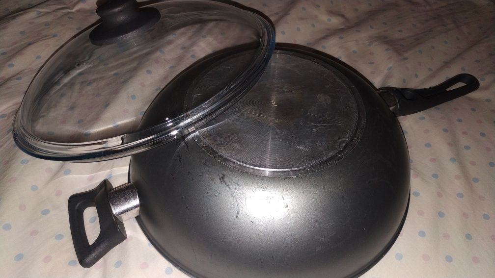 WOK IKEA HEMLAGAD 28cm com tampa de vidro