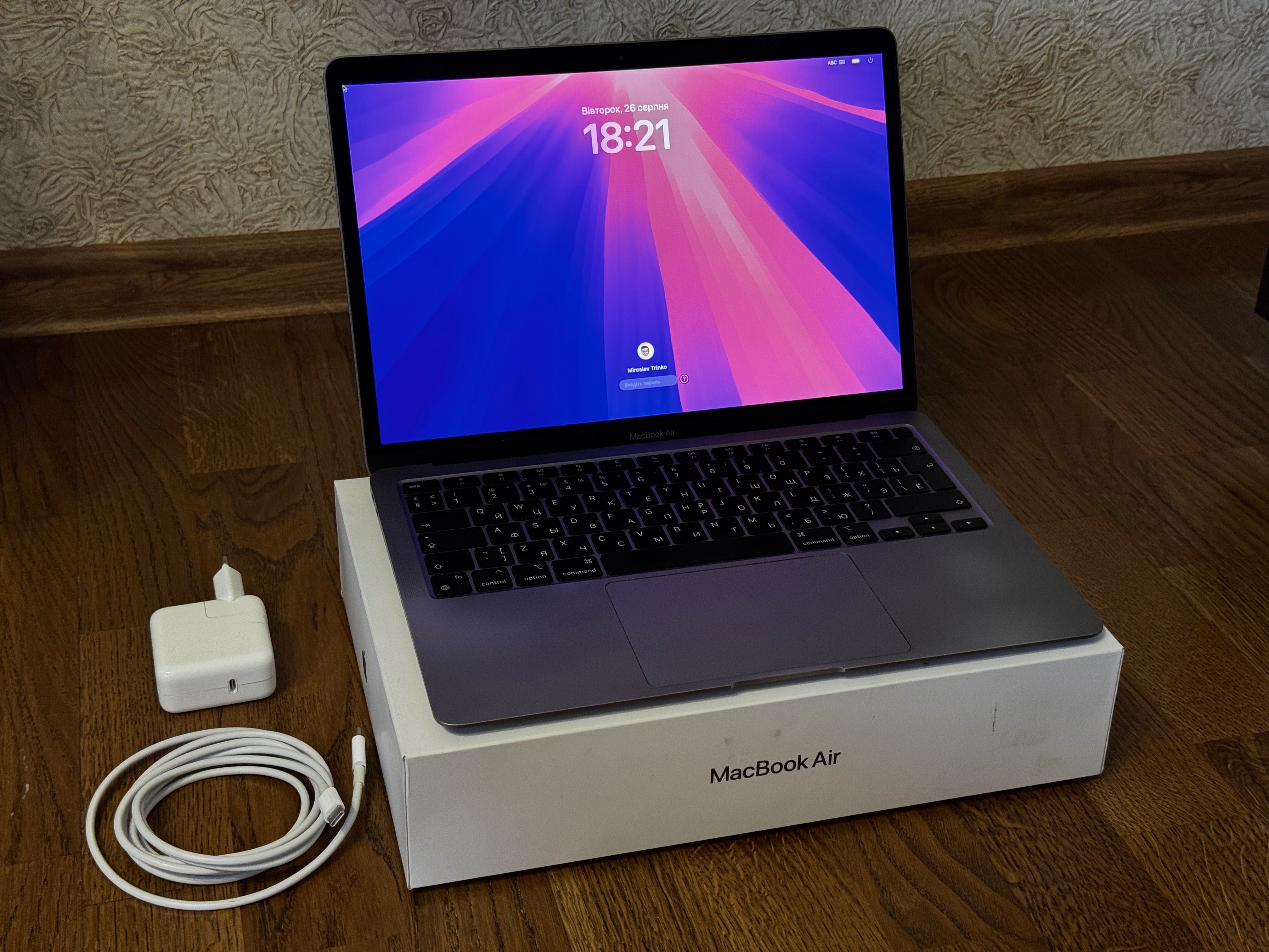 Продам MacBook Air M1 8/256 ГБ