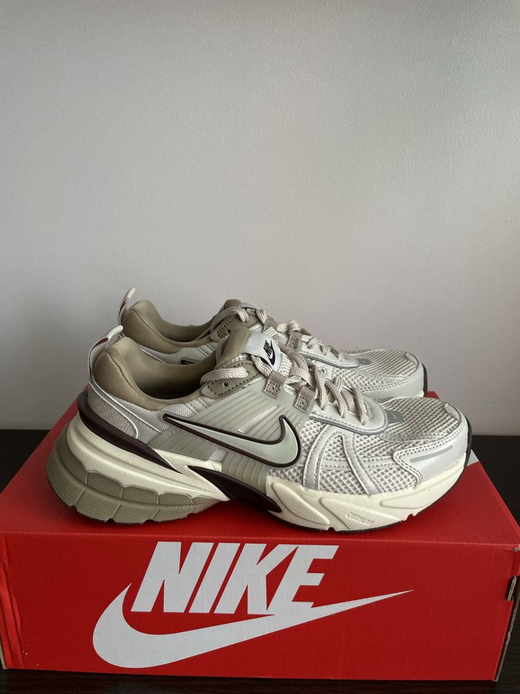 Продам нові оригінальні Nike V2K RUN Light Orewood Brown