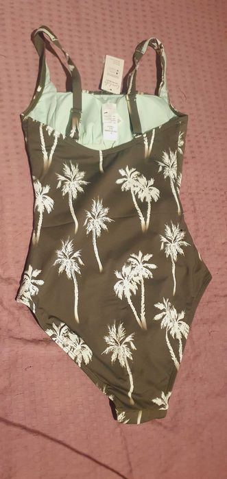 Fato de banho  disponível