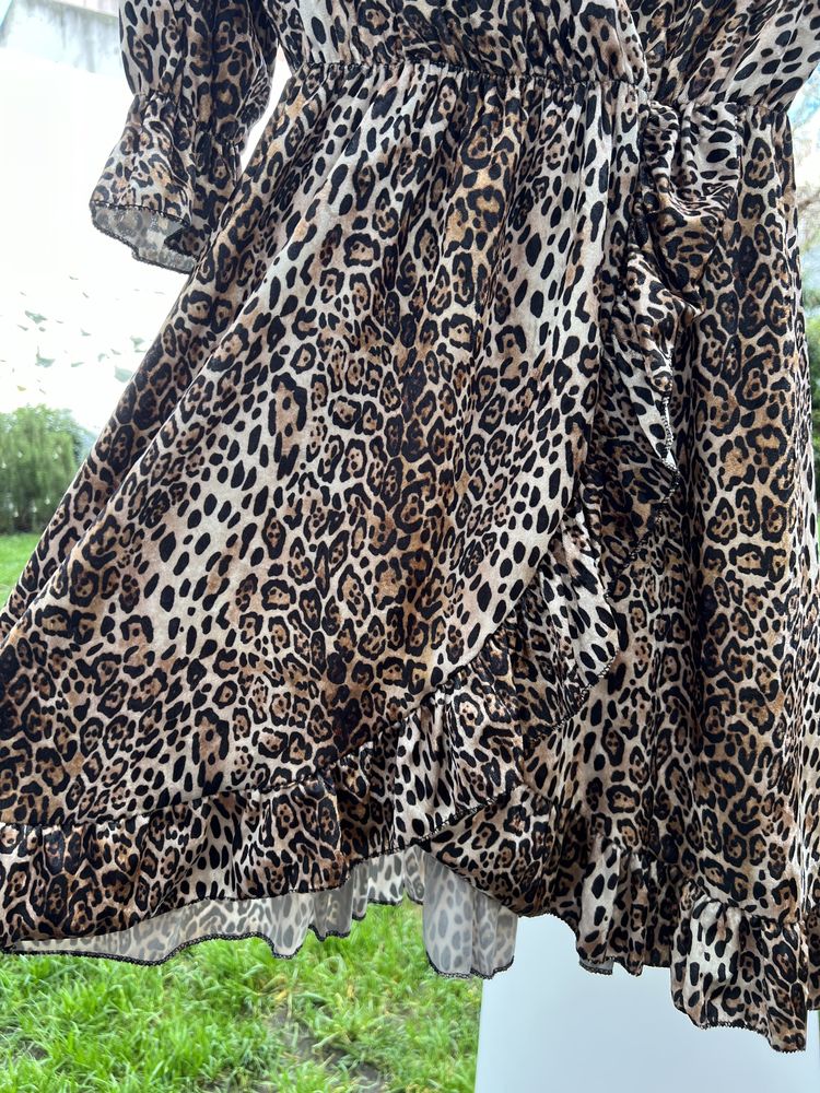 Vestido em veludo com estampado animal