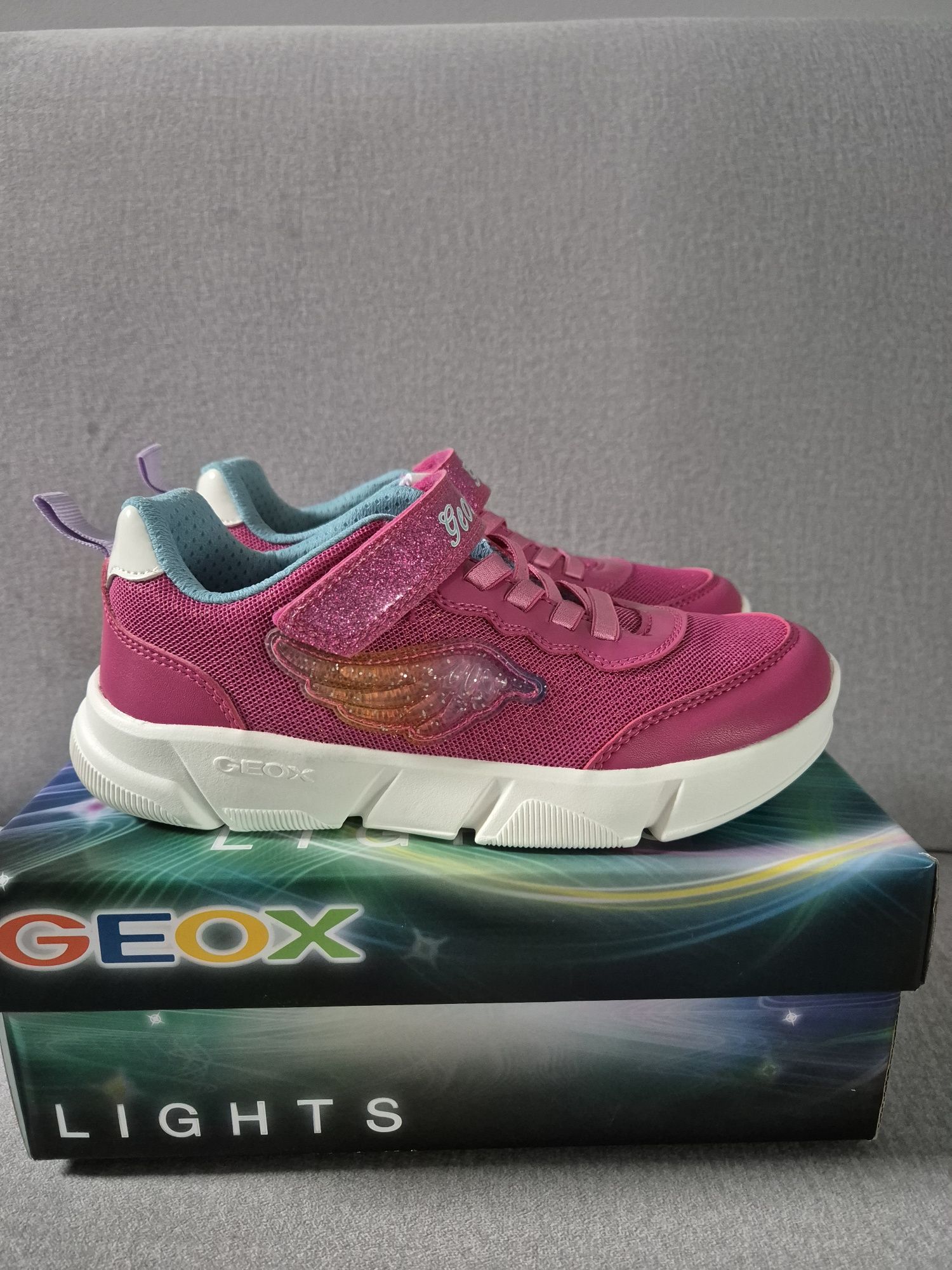 Nowe buty świecące dziewczęce buty wiosenne geox 33