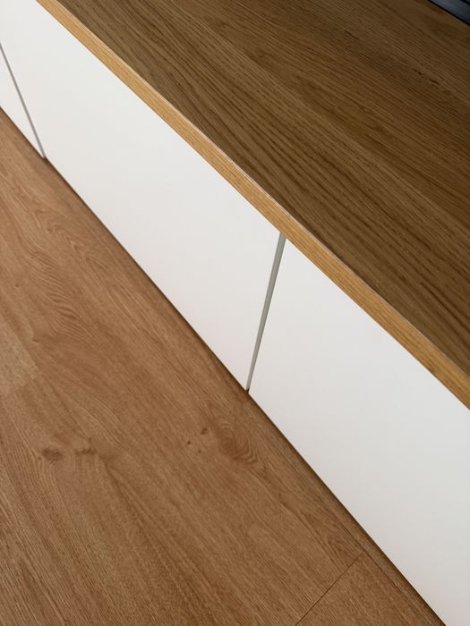 Movel TV Ikea BESTA com tampo em carvalho