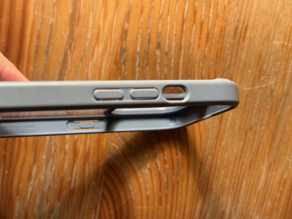 2 etui na iPhone 13 Pro – używane, bardzo dobry stan