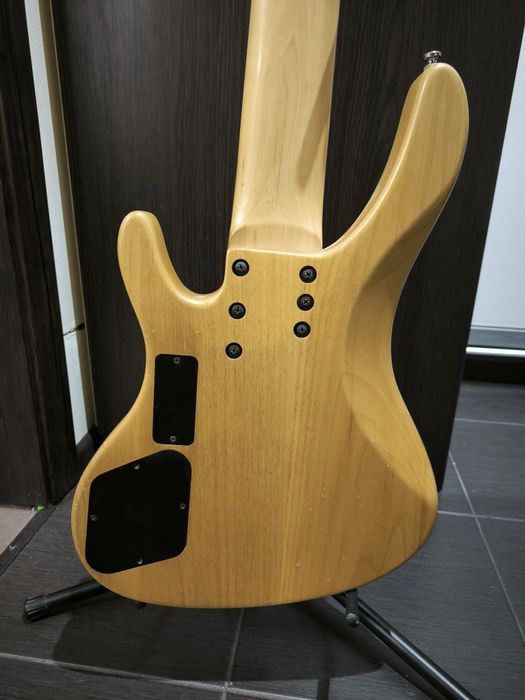 Wahburn xb 600 - 6 струнна бас гітара