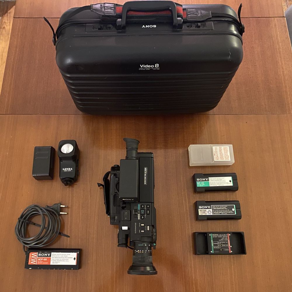 Sony CCD-V50E - Vintage Handycam 1987
