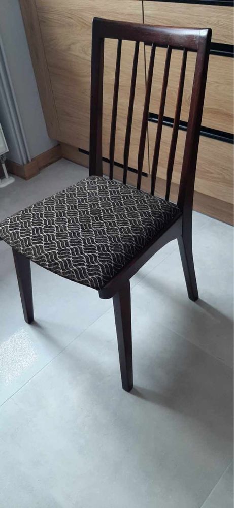 Krzesła po renowacji u tapicera
