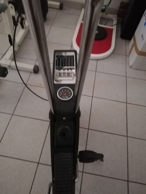 Rower stacjonarny.