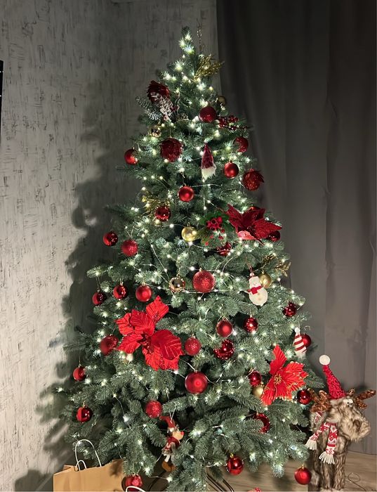 Ялинка з іграшками