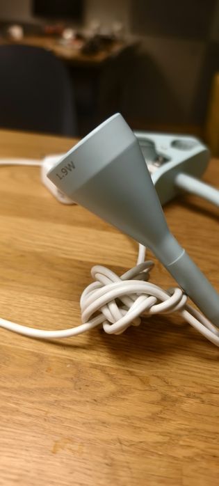 Lampka Ikea pastelowy niebieski - mocowanie na klamrę