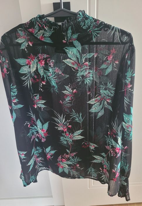 Elegancka koszula damska z motywami kwiecistymi
