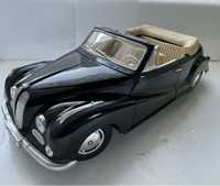 Model samochodu w skali 1:18 Bmw 502 Maisto Bburago