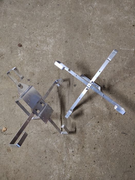 Aluminiowy stelaż zapasu kabla