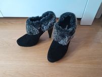 Buty zamszowe z futerkiem r.40