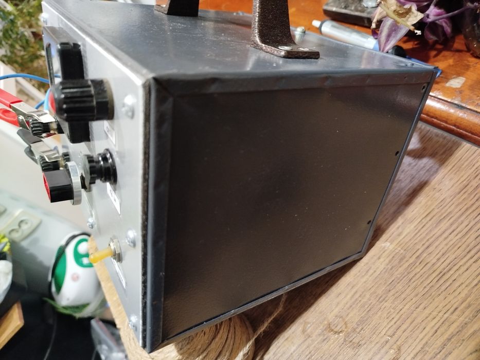 Продам зарядний пристрій