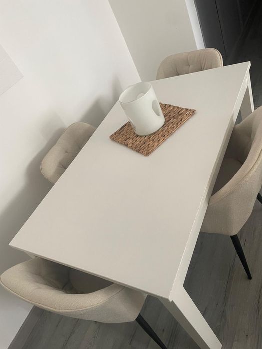 Cadeiras (4x) bege Sklum + Mesa Laneberg Ikea branca extensivél