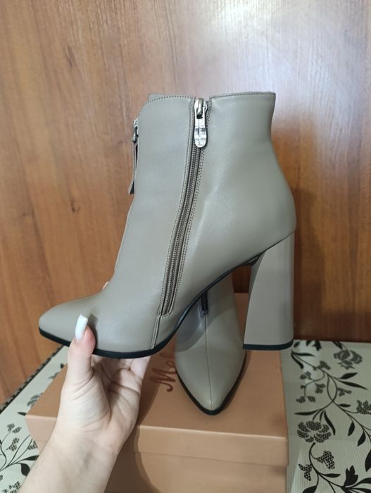 Черевики на підборах