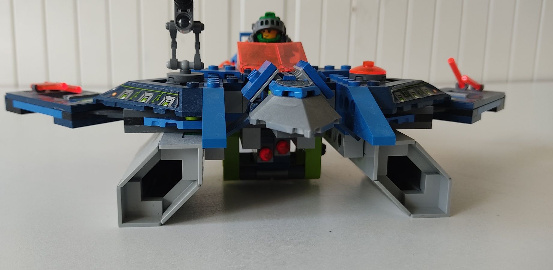 LEGO Nexo Knight 70320, Myśliwiec V2 Aarona.