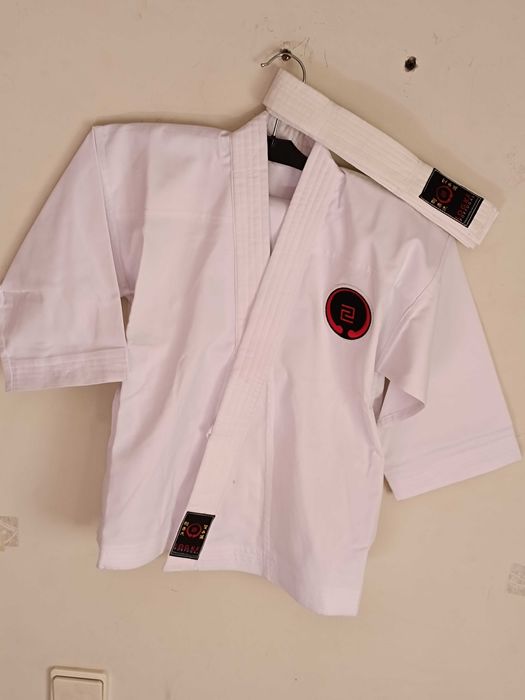 3 Fatos ou Kimonos e 7 Cintos Novos para Artes Marciais