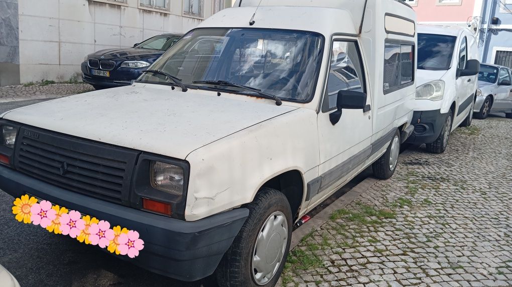 Renault Express 1988 5 Lugares 1.1  Com inspeção e selo até Julho.