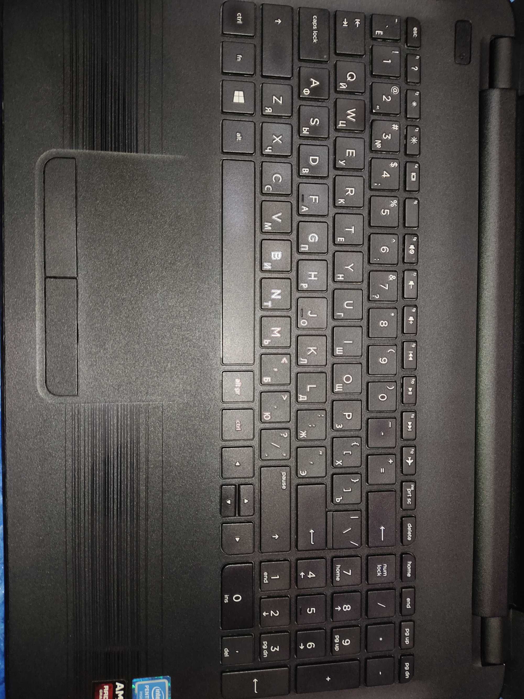 Ноутбук HP 15-ay044ur