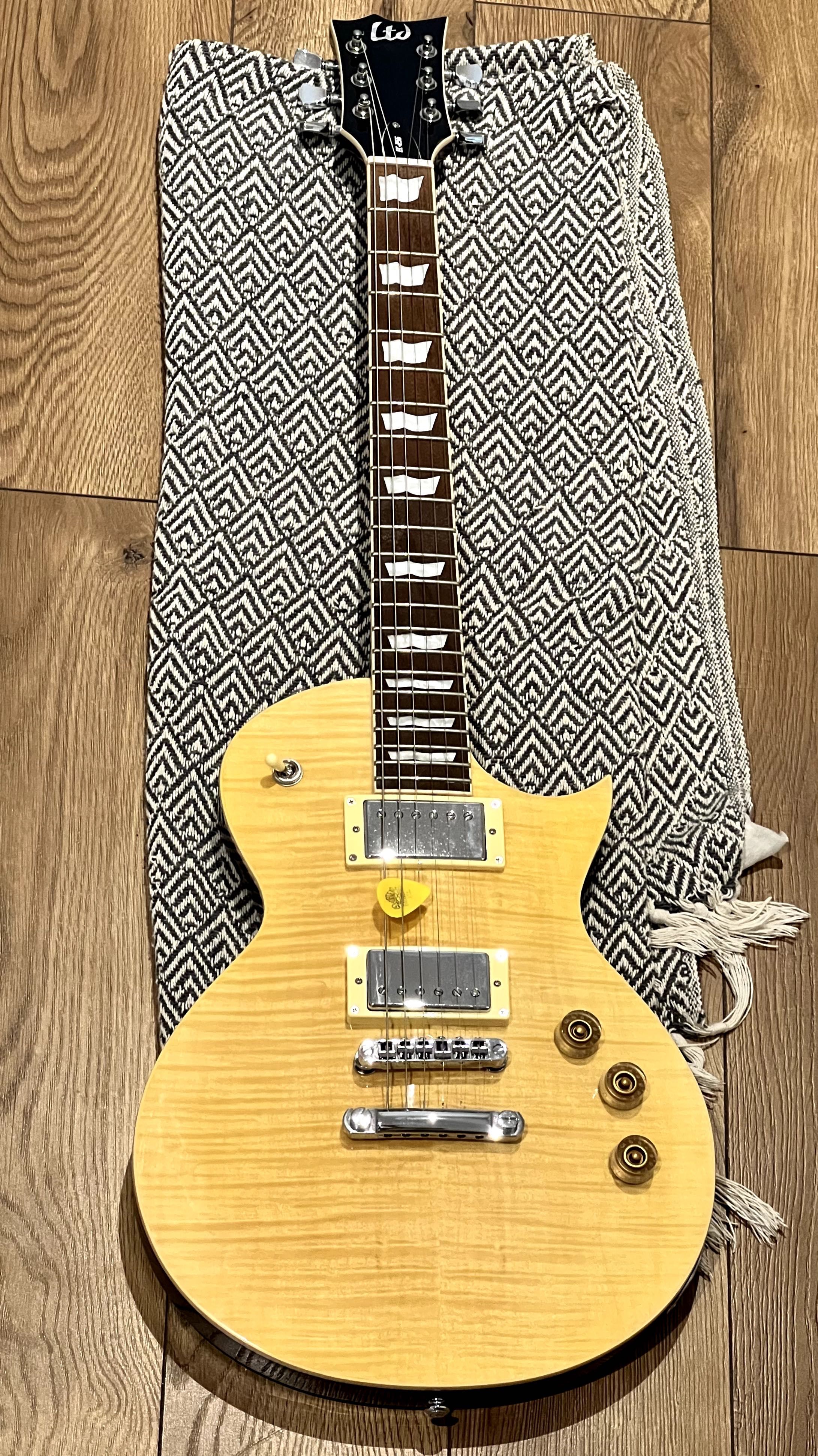 Gitara elektryczna ESP LTD EC-256 VN + wzmacniacz Roland 15XL
