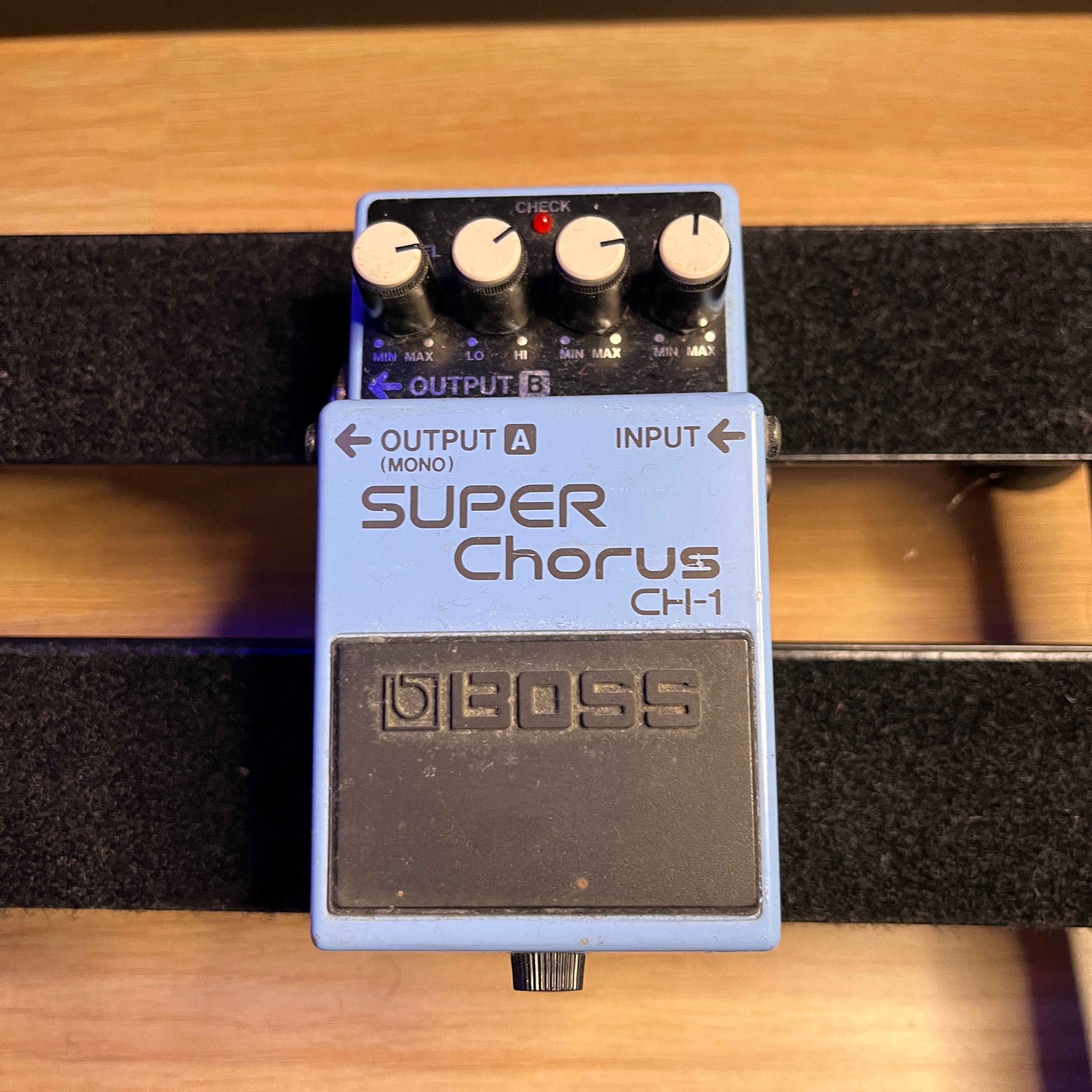Vários Pedais de Guitarra + Pedalboard