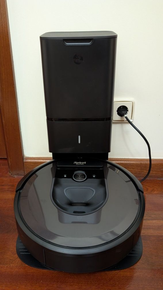IRobot aspirador Roomba i7+ com estação de esvaziamento automático