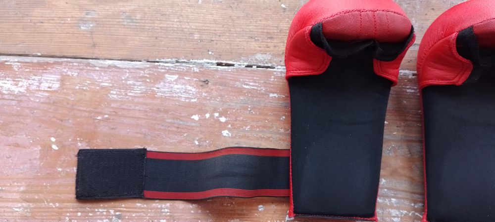 Napięstniki do karate WKF Tokaido ochraniacze rękawice