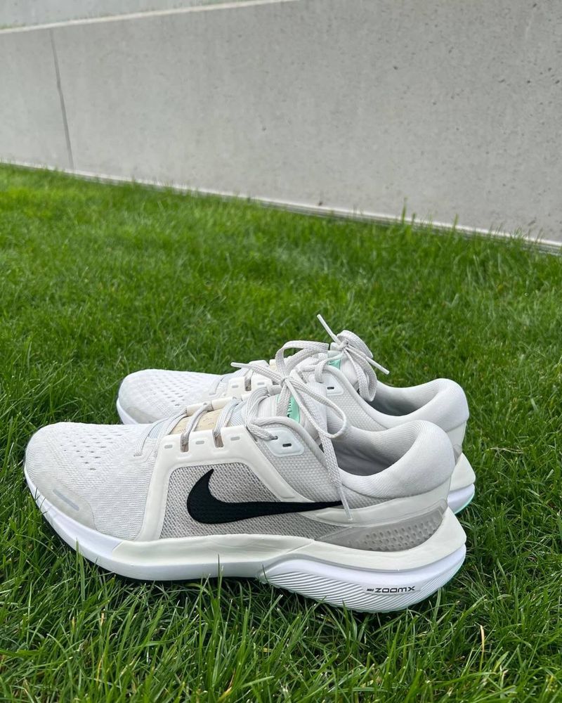 NIKE AIR ZOOM VOMERO 16 (light bone)