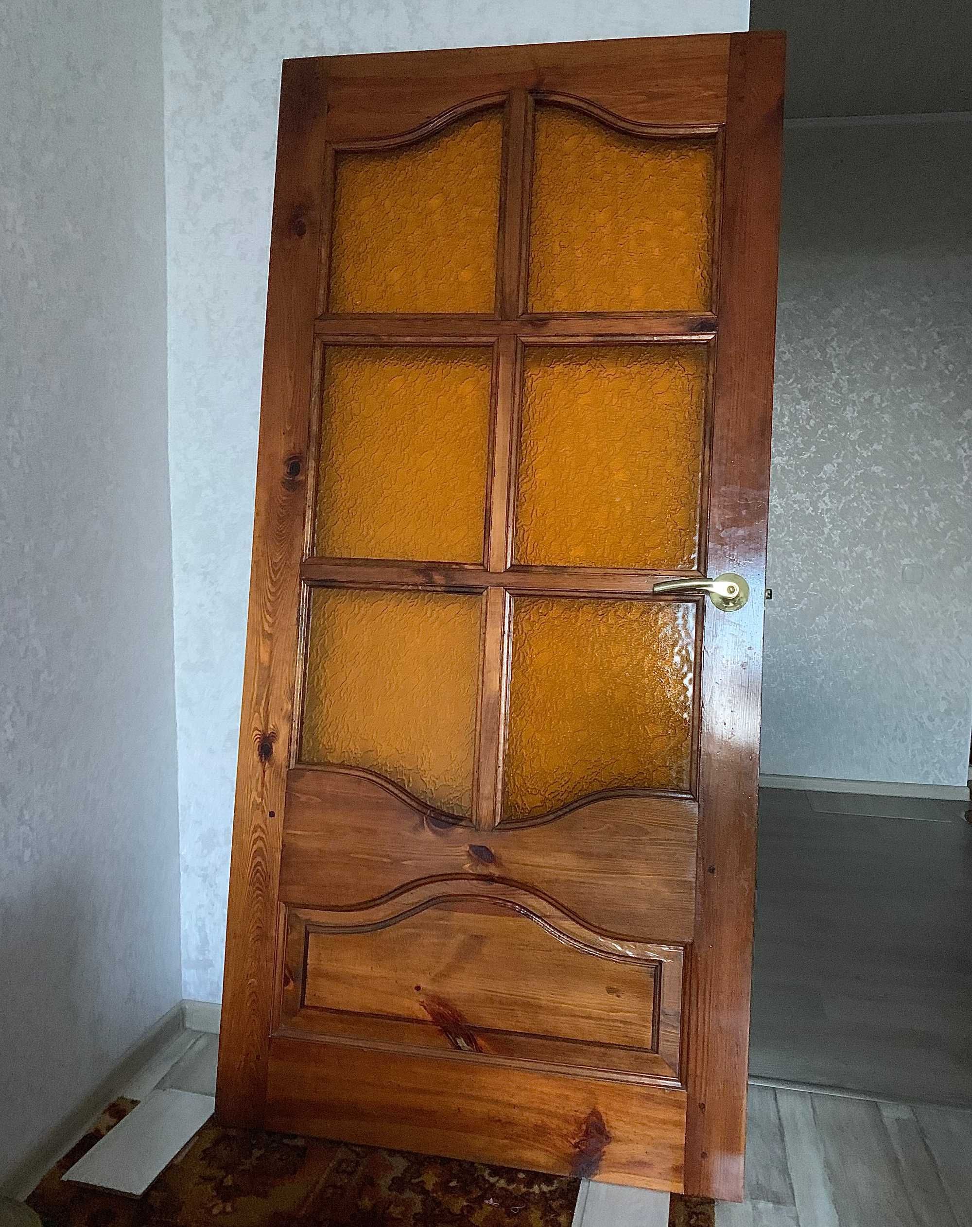 Дверь межкомнатная деревянная (массив)