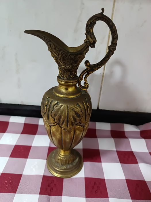 Jarra antiga em latão