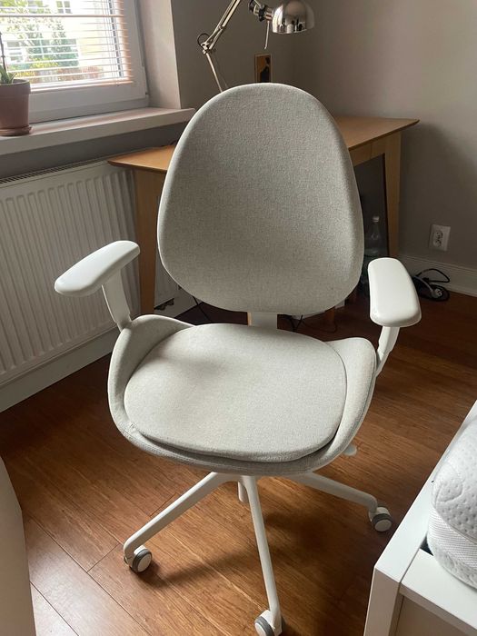 HATTEFJÄLL
Krzesło biurowe z podłokietnikami, Gunnared beżowy/biały